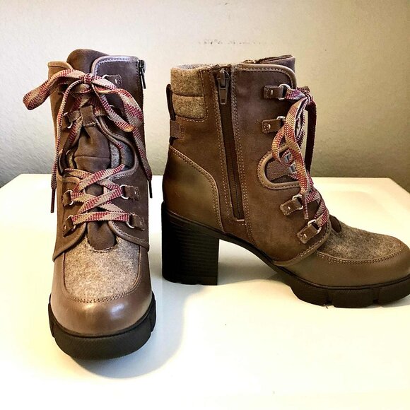 NATURALIZER Myla Lug Sole Ankle Bootie Waterproof Leather Sweetwood 8 MSRP $200 - Picture 4 of 9